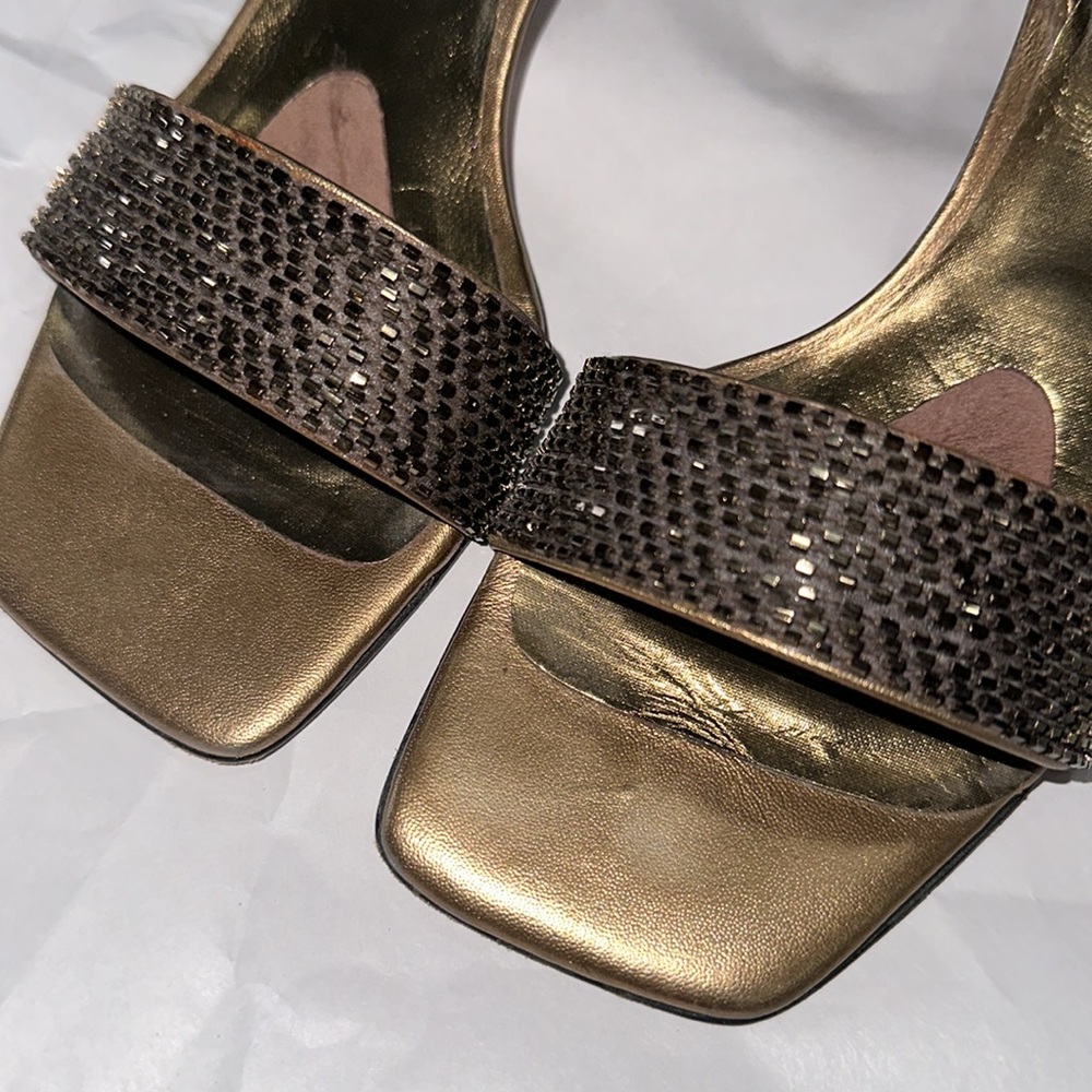 Beautiful Stewart Weitzman Bronze copper beaded metallic leather kitten heels - Picture 2 of 7